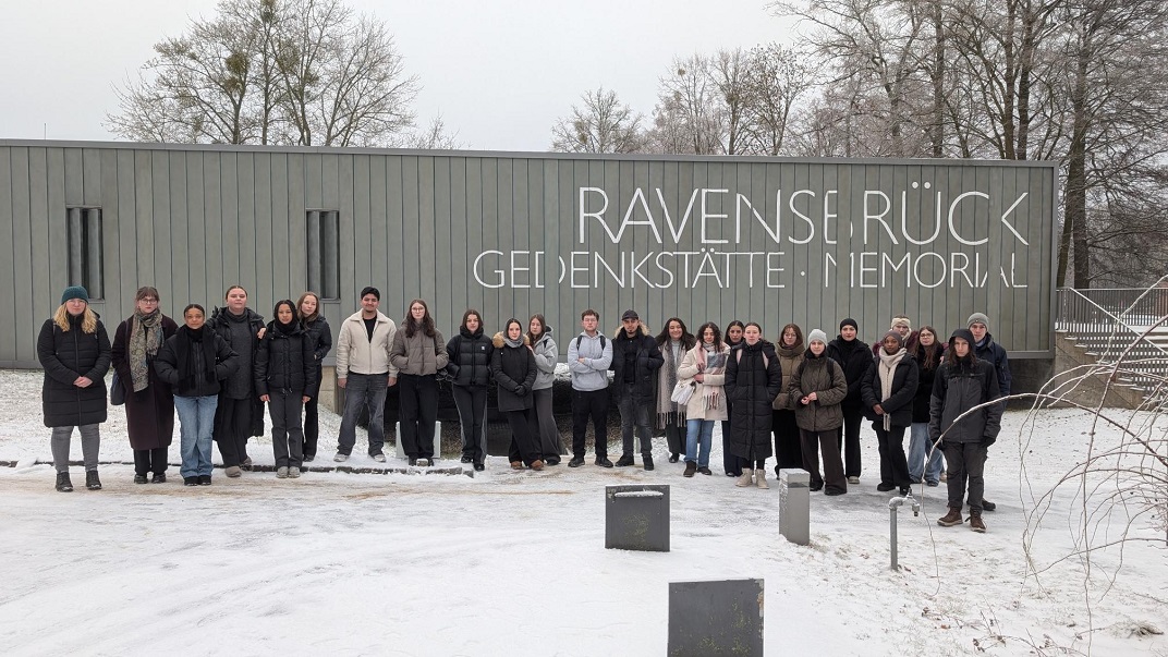 Gedenken in Ravensbrück: Geschichtskurse besuchen die Gedenkstätte am 27. Januar